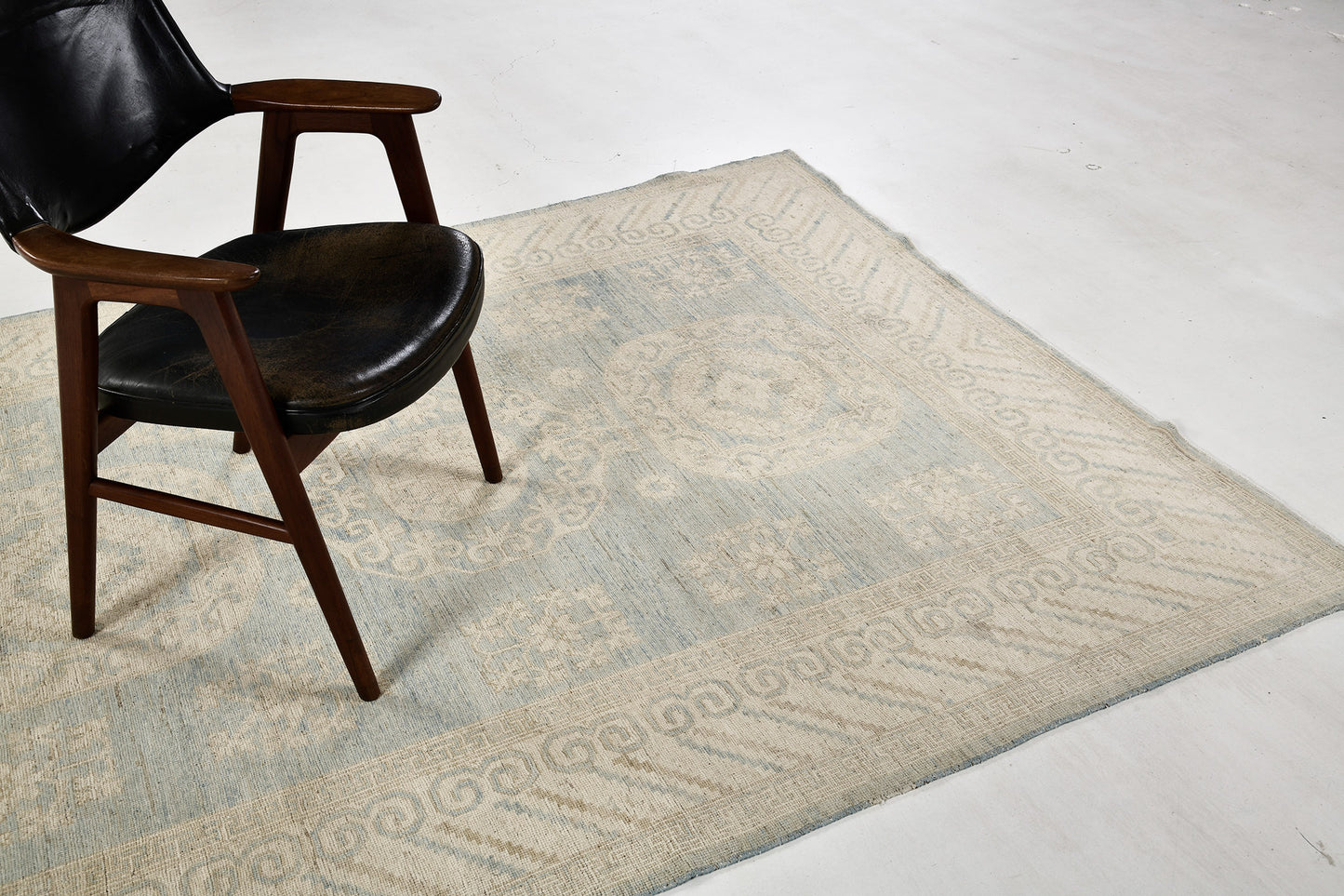 Vintage Style Safira Collection Khotan Design Rug