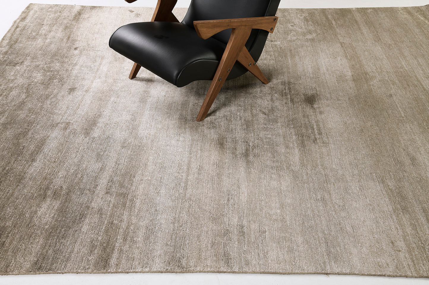 Modern Rug Image 10489 Solid Design Bamboo Silk Rug Dara