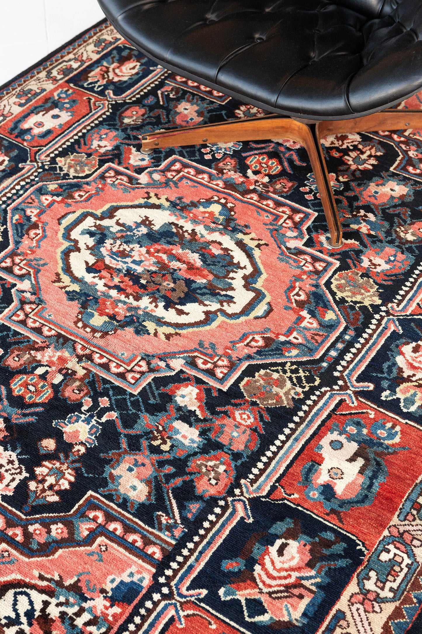 Persian Rug 3282 Vintage Persian Bakhtiari Rug 24764