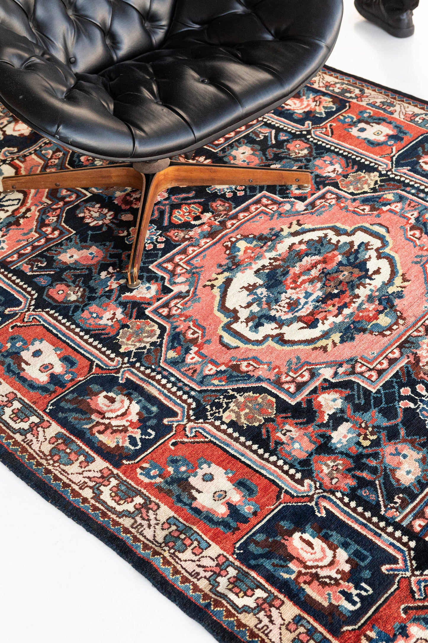 Persian Rug 3280 Vintage Persian Bakhtiari Rug 24764