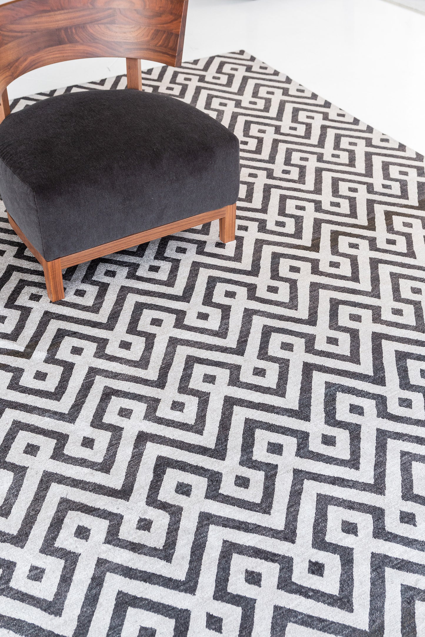 Modern Rug Image 7552 Modern Design Bamboo Silk Rug Devi
