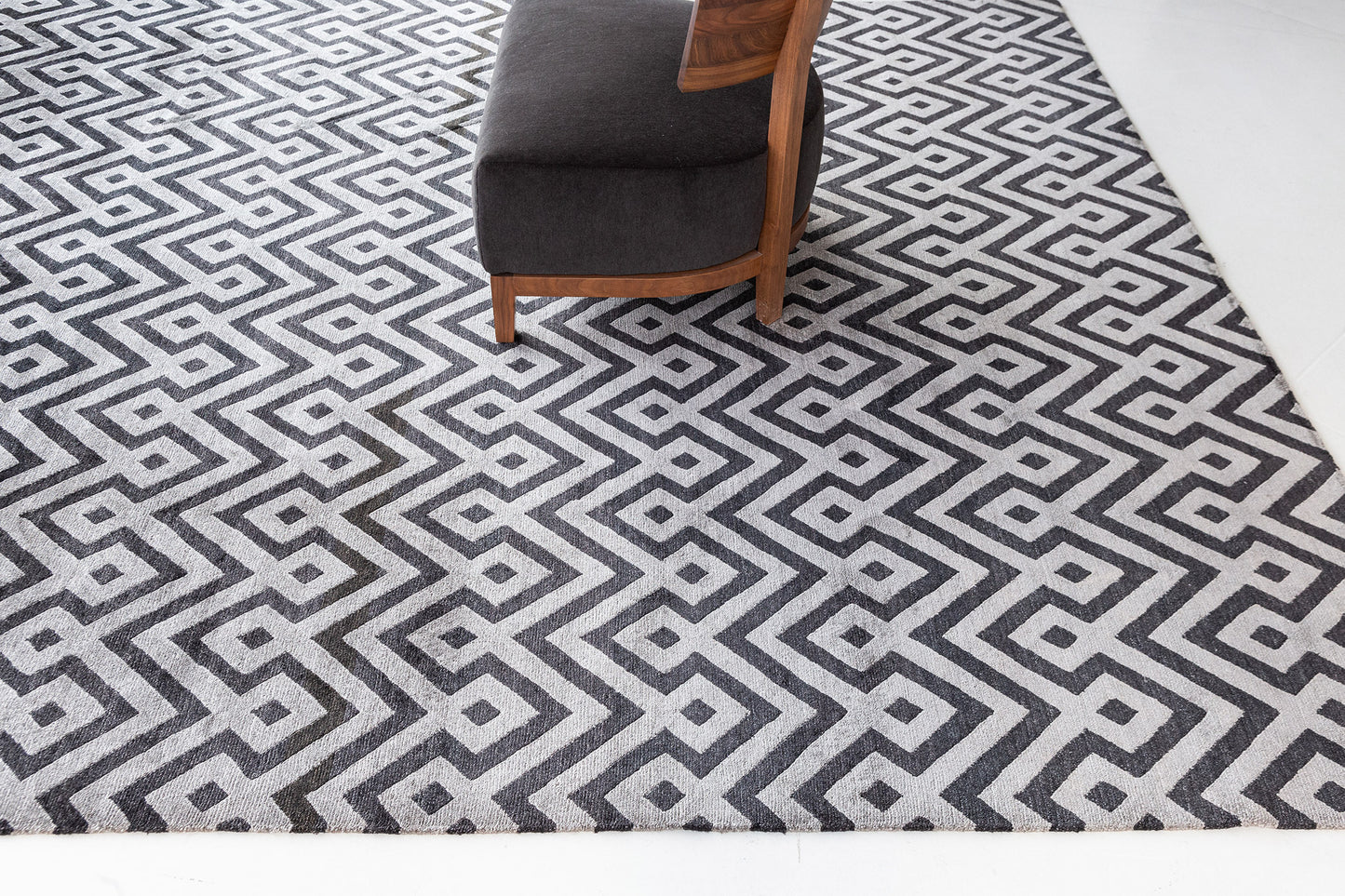 Modern Rug Image 7549 Modern Design Bamboo Silk Rug Devi