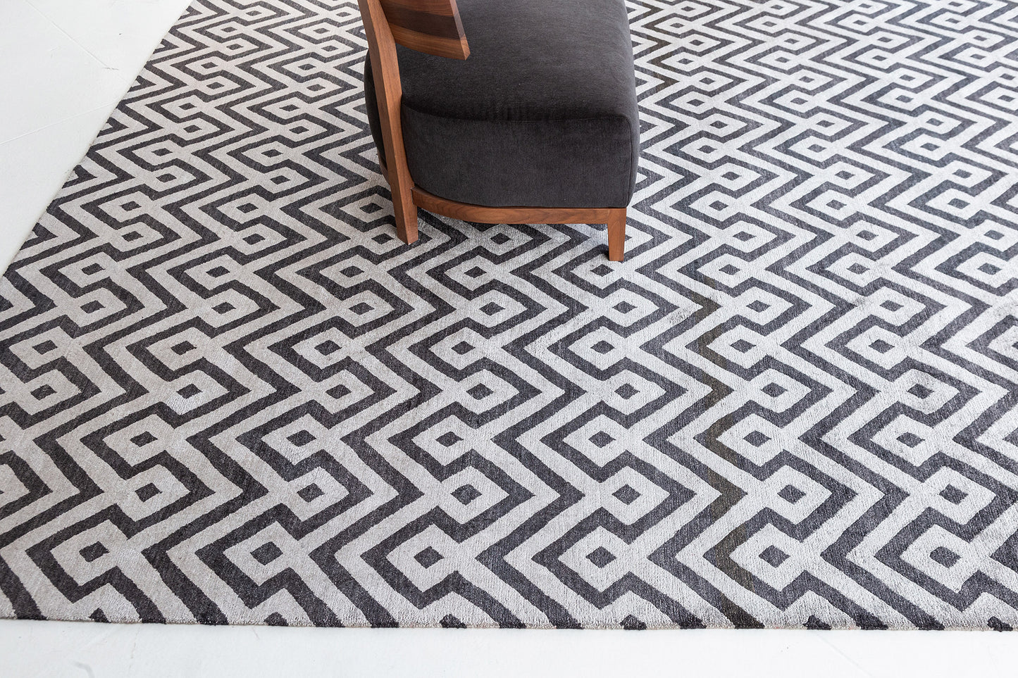 Modern Rug Image 7551 Modern Design Bamboo Silk Rug Devi