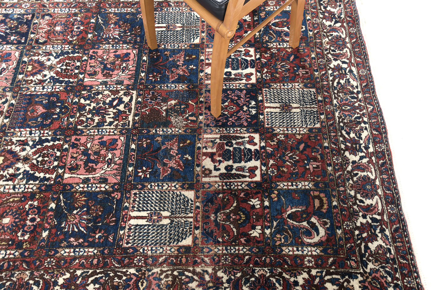 Persian Rug 3286 Vintage Persian Bakhtiari Rug 25273