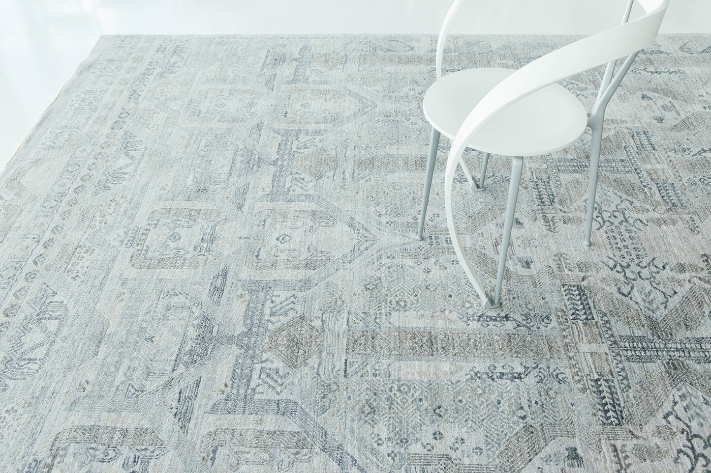 Transitional Design Allure Rug Gambol