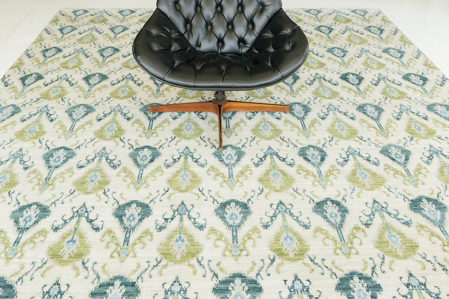 Transitional Design M Collection Porfirio