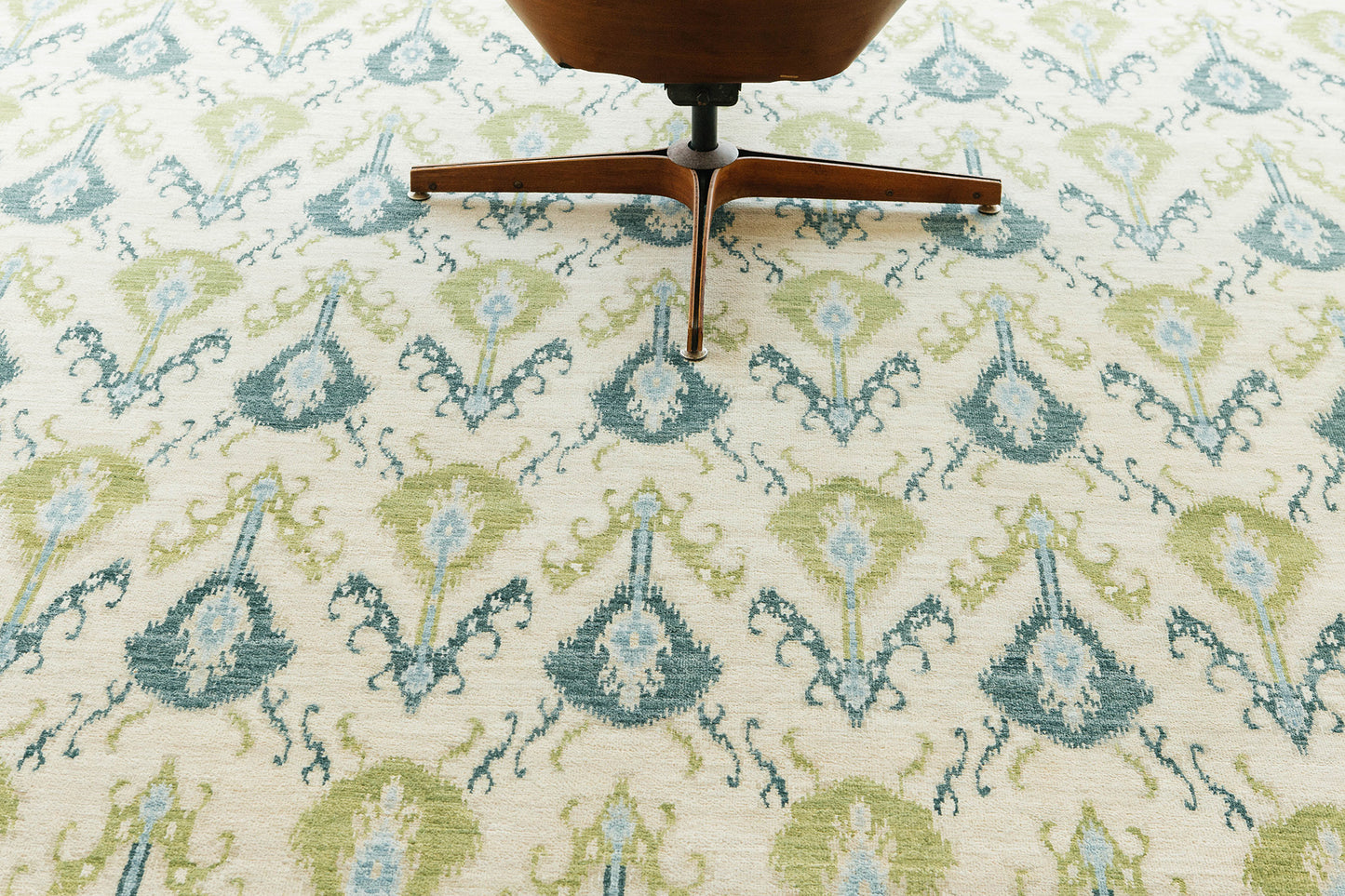 Transitional Design M Collection Porfirio
