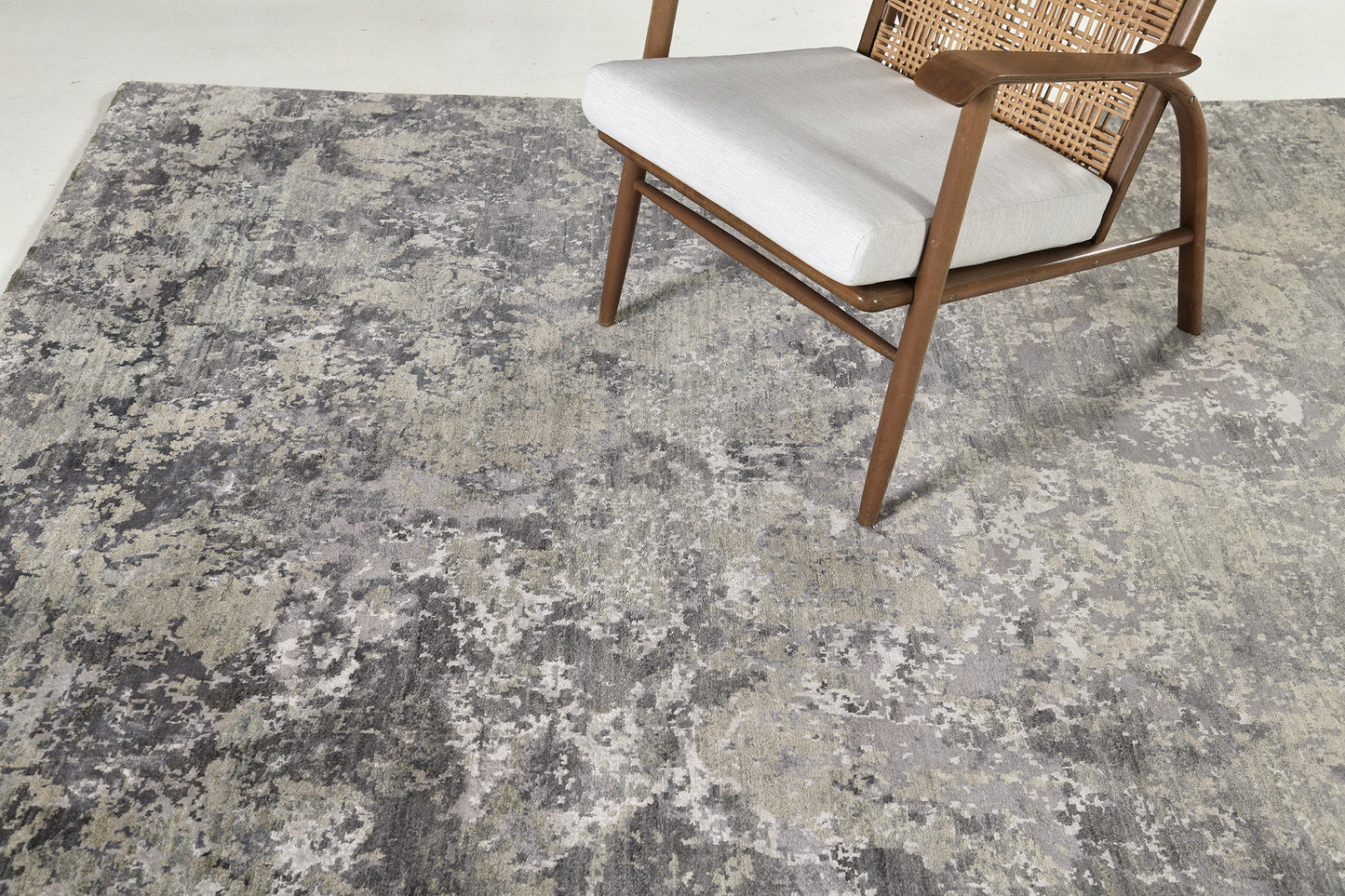 Modern Design Mezzo Collection Wool & Silk Embossed Rug Misto