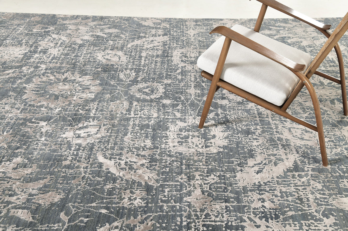 Transitional Design Rug Mezzo Carino