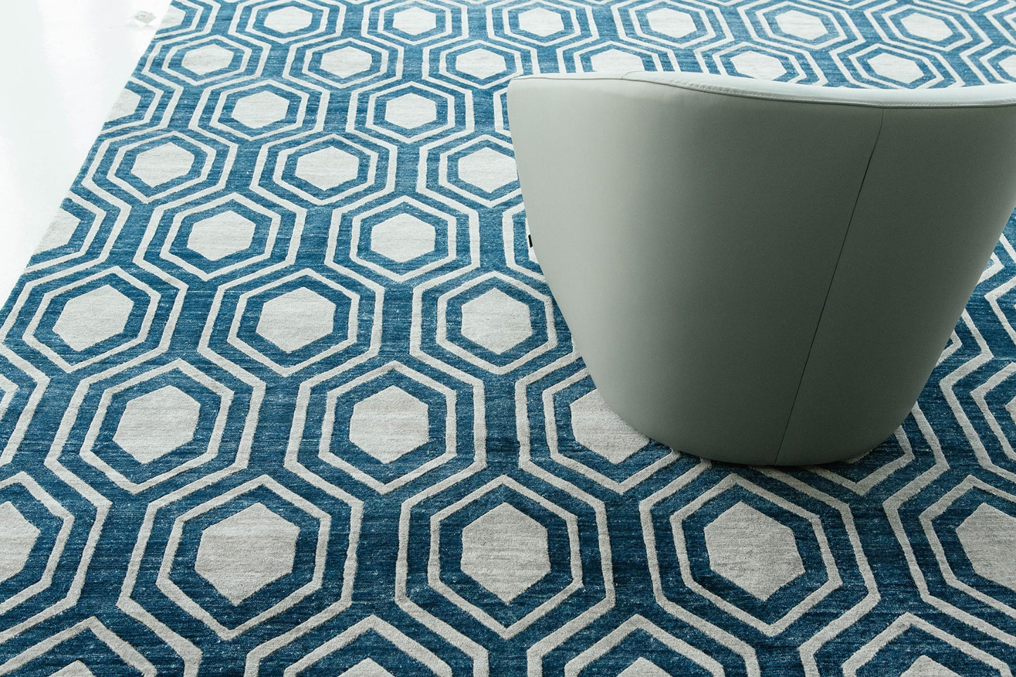 Modern Rug Image 7567 Modern Design Bamboo Silk Rug Favo
