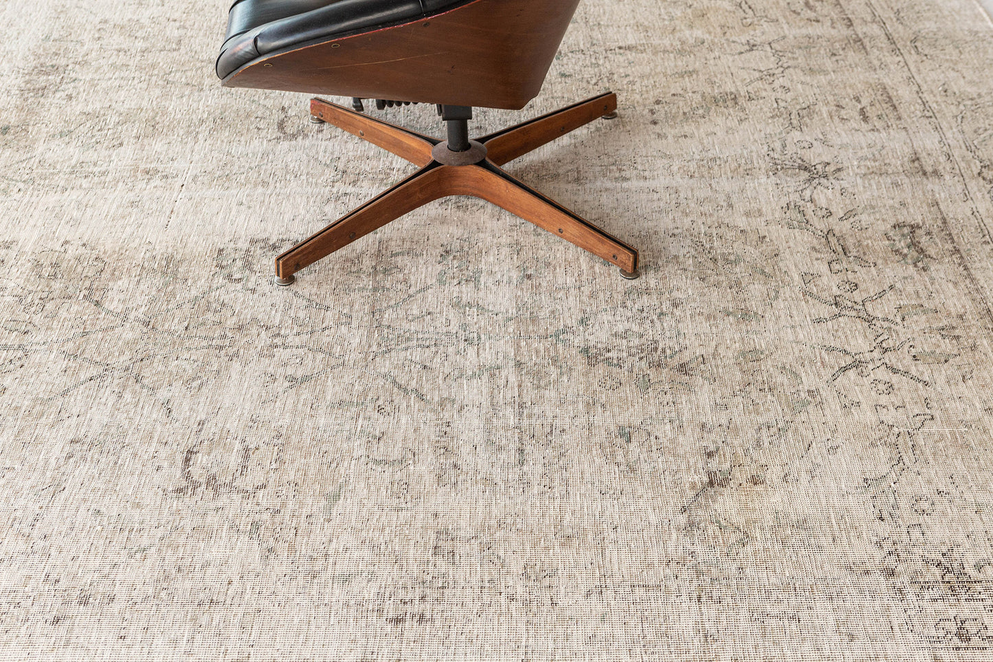 Persian Rug 3134 Vintage Distressed Persian Tabriz 25967