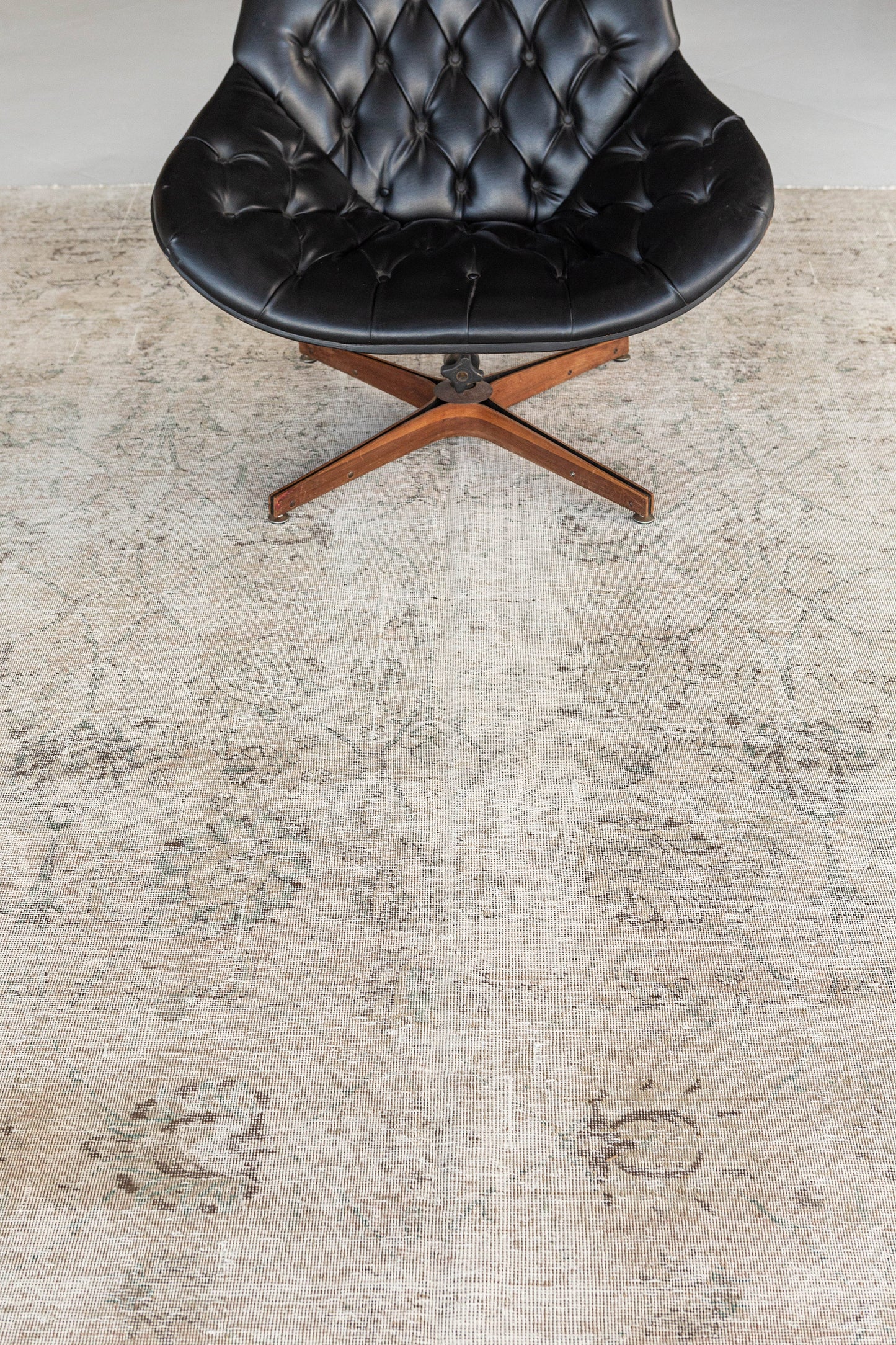 Persian Rug 3132 Vintage Distressed Persian Tabriz 25967