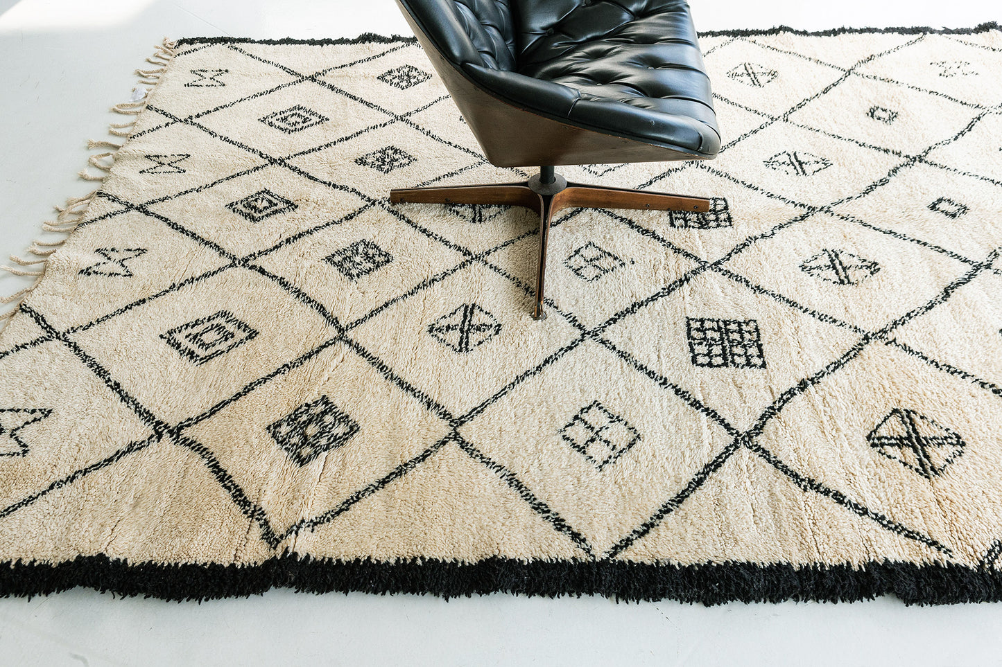 Modern Rug Image 13067 Vintage Moroccan Beni Ourain Tribe Berber Rug