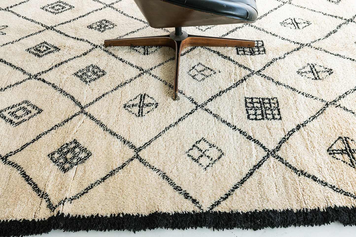 Modern Rug Image 13068 Vintage Moroccan Beni Ourain Tribe Berber Rug