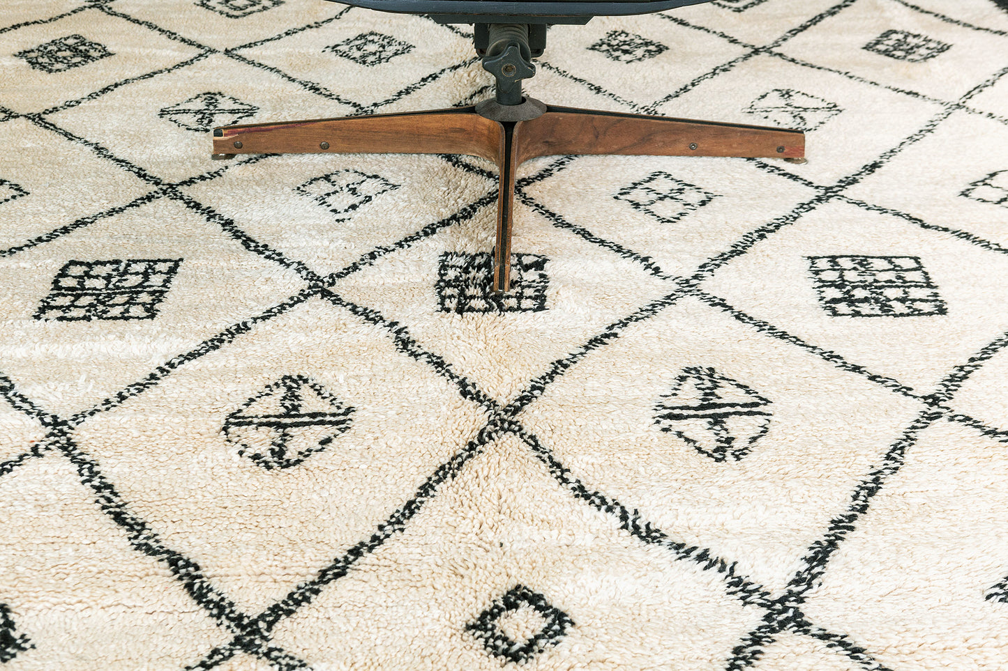 Modern Rug Image 13064 Vintage Moroccan Beni Ourain Tribe Berber Rug