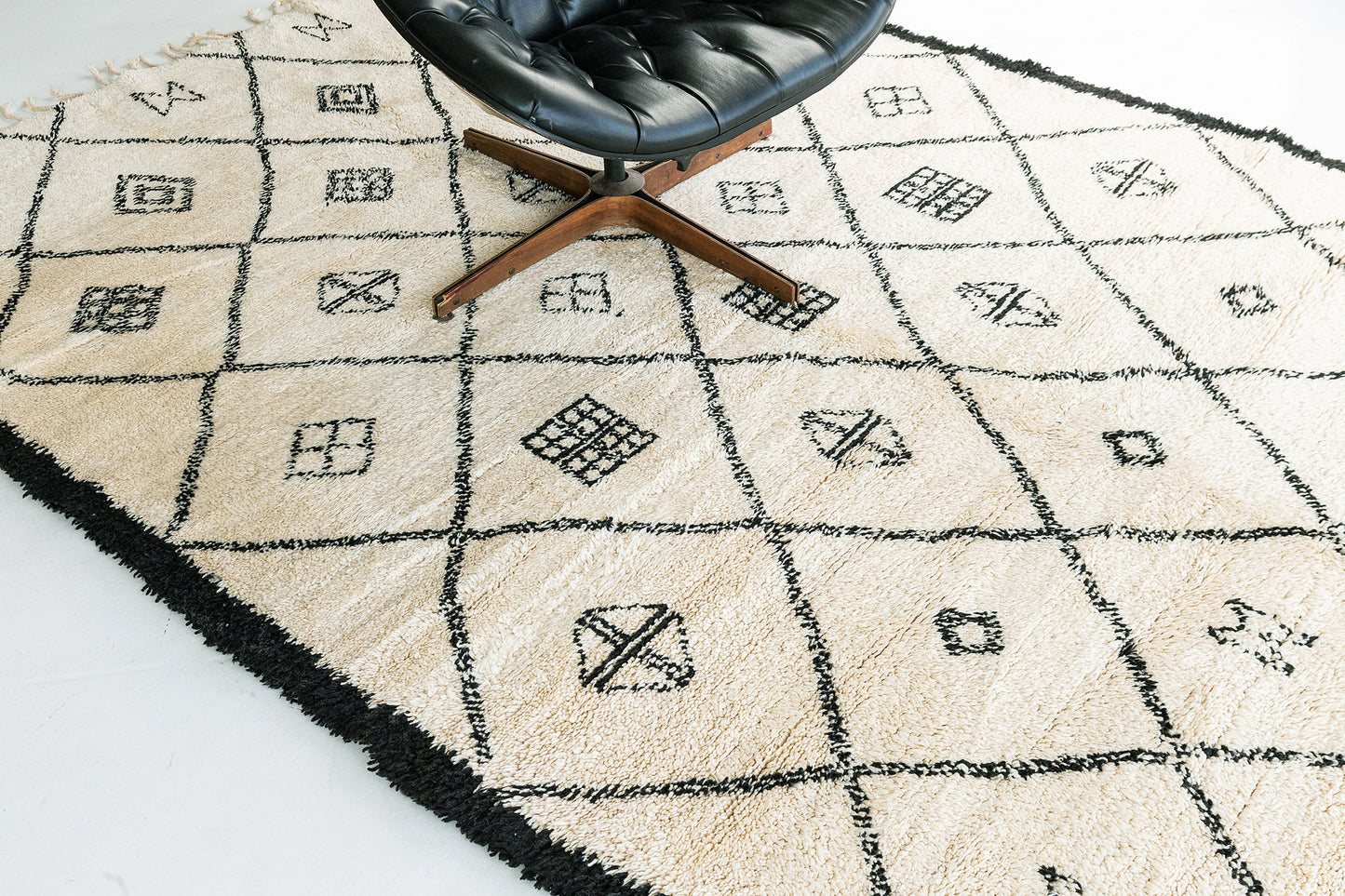 Modern Rug Image 13066 Vintage Moroccan Beni Ourain Tribe Berber Rug