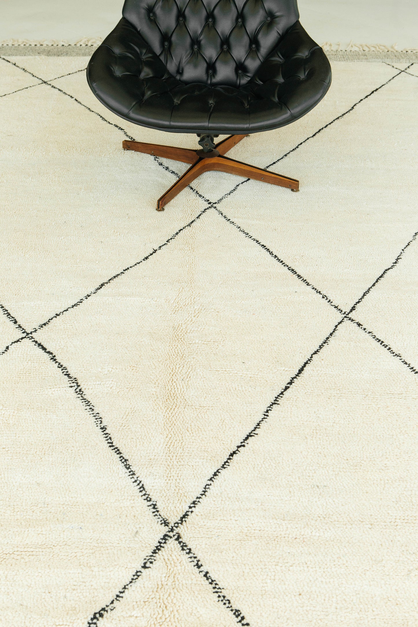 Modern Rug Image 8069 Moroccan Middle Atlas Tribe Berber Rug