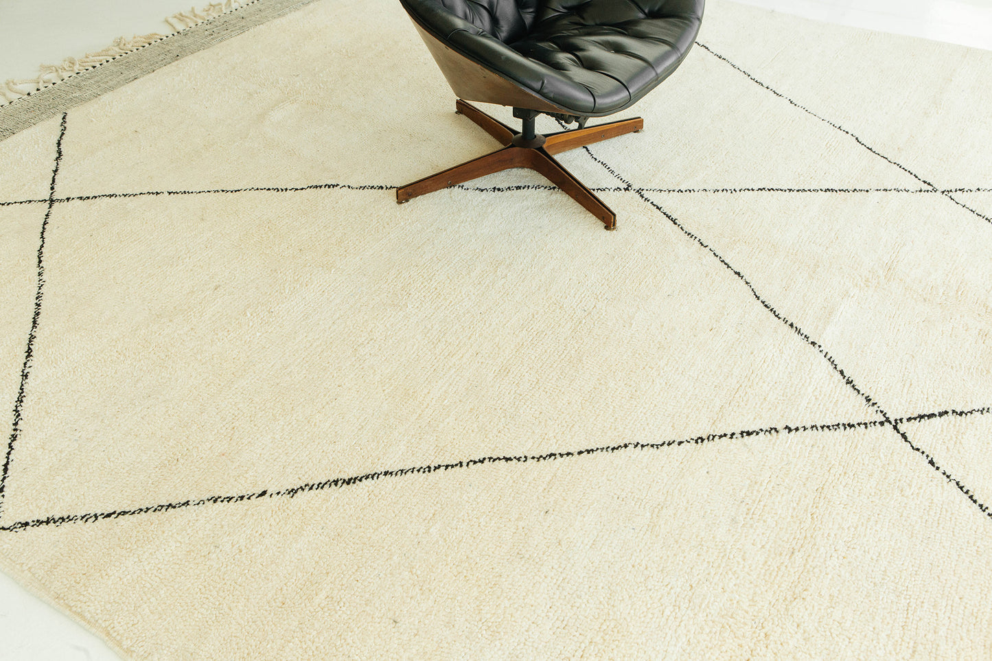 Modern Rug Image 8070 Moroccan Middle Atlas Tribe Berber Rug