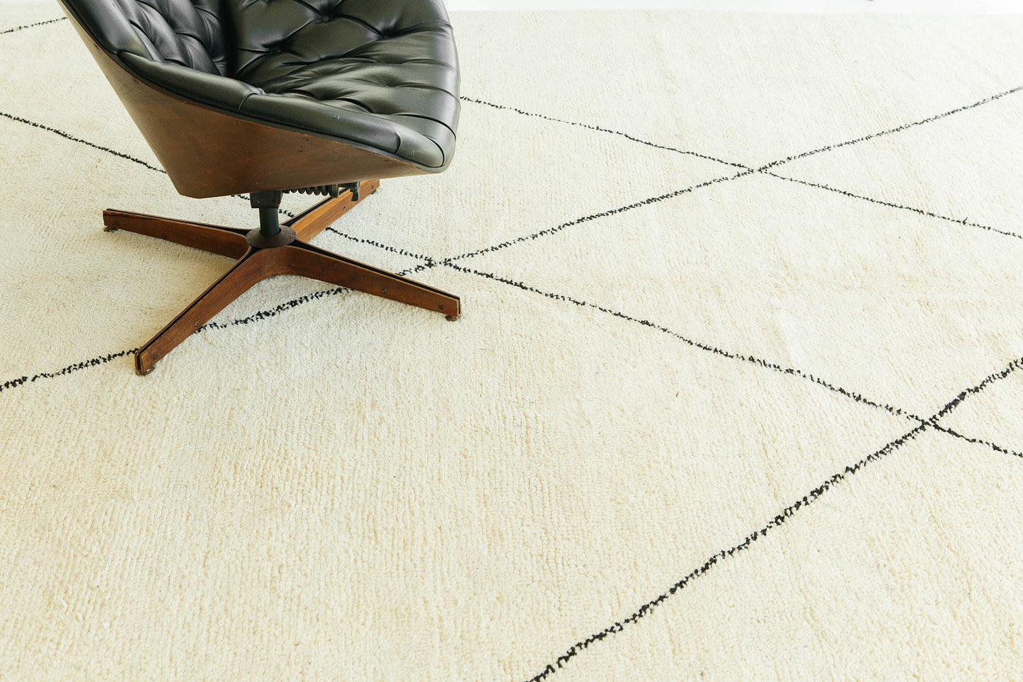 Modern Rug Image 8068 Moroccan Middle Atlas Tribe Berber Rug