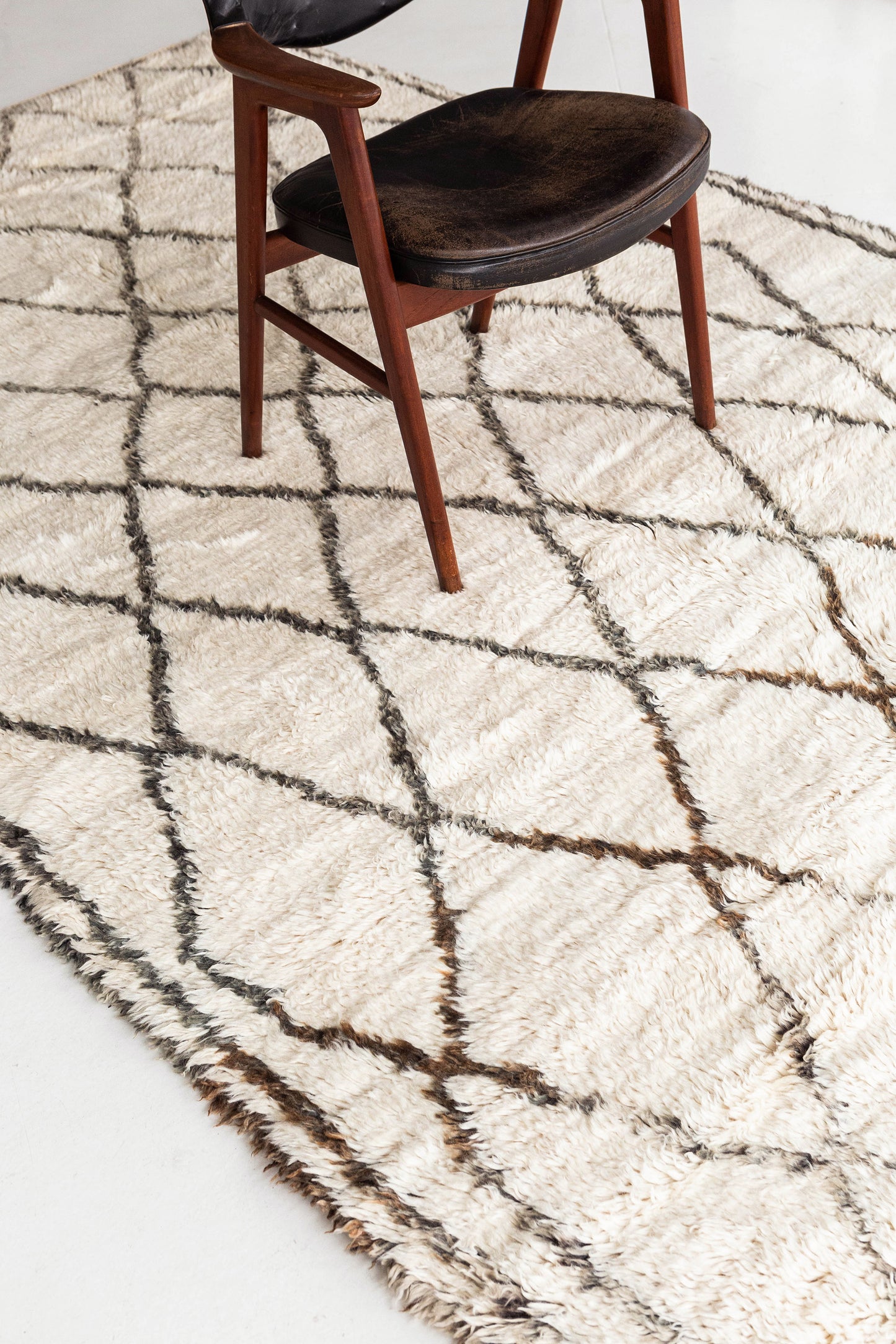 Modern Rug Image 13039 Vintage Moroccan Beni Ourain Tribe Berber Rug