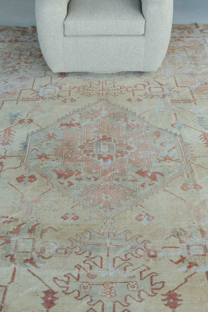 Antique Persian Serapi Rug 26861