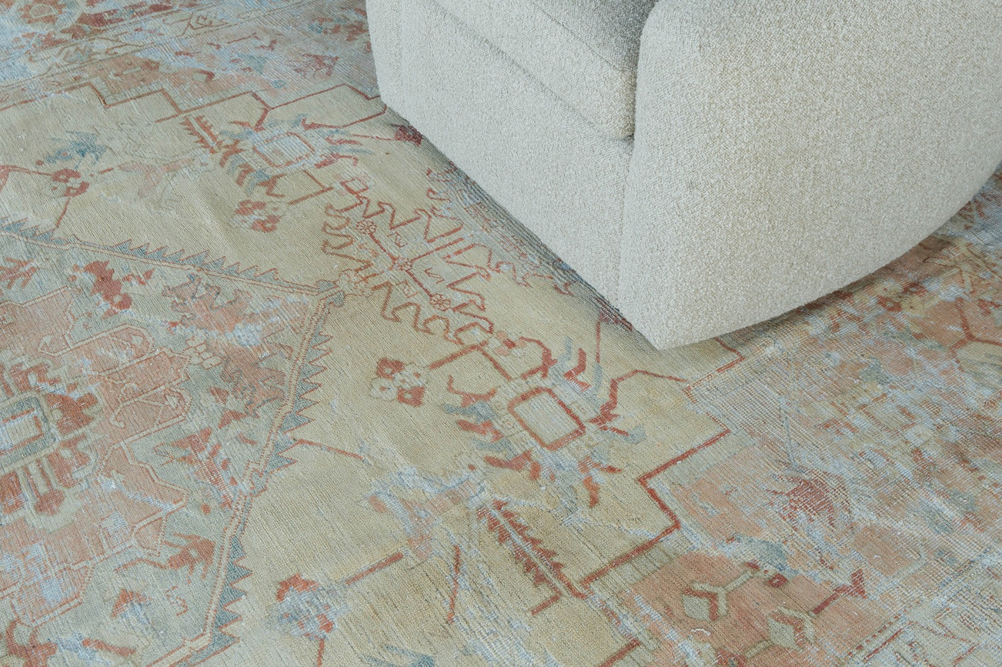 Antique Persian Serapi Rug 26861