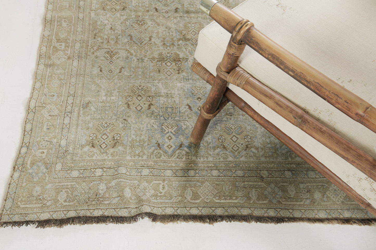 Persian Rug 4135 Vintage Persian Shiraz 27256