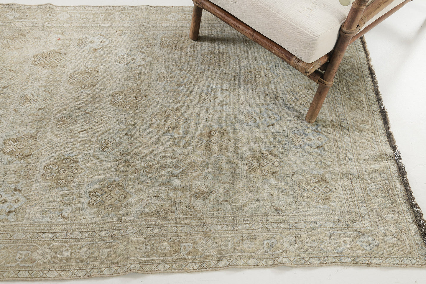 Persian Rug 4134 Vintage Persian Shiraz 27256