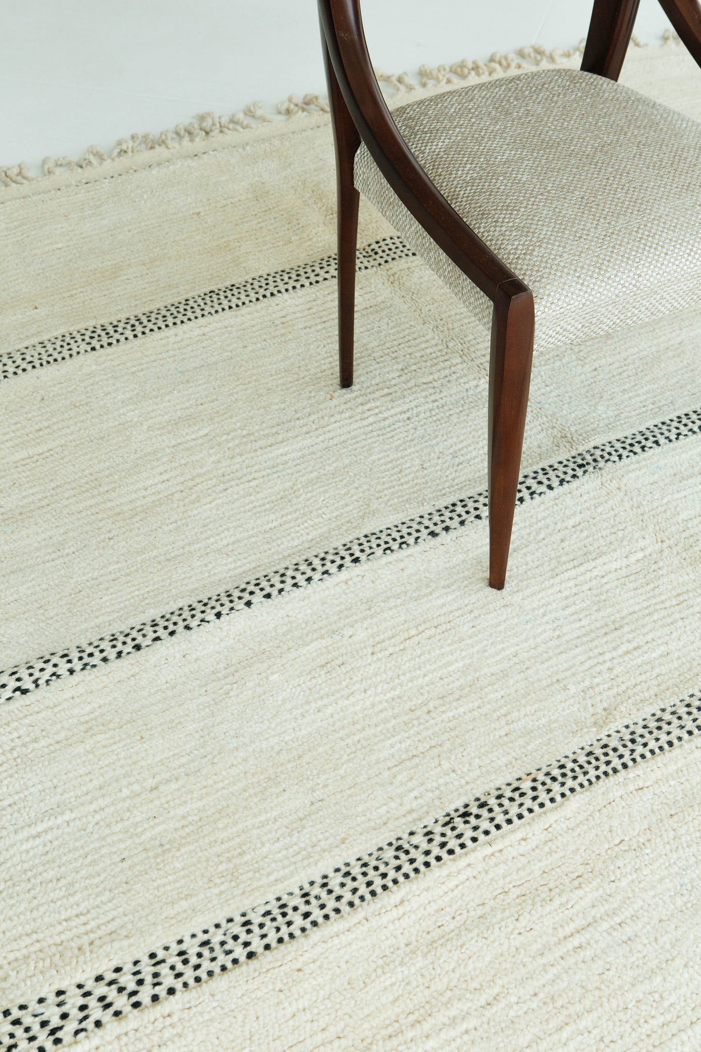 Modern Rug Image 8046 Moroccan Middle Atlas Tribe Berber Rug