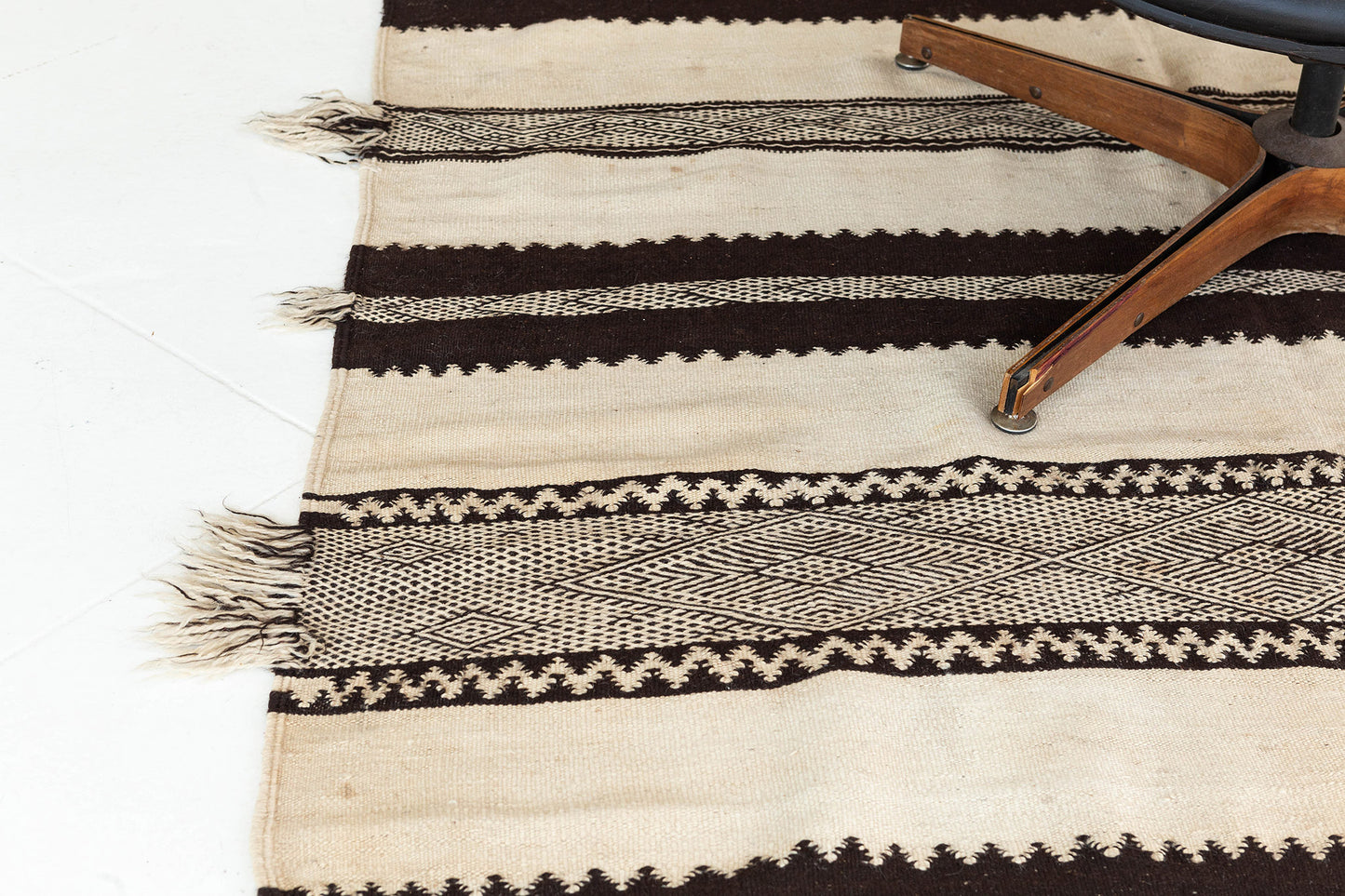 Modern Rug Image 13335 Vintage Moroccan High Atlas Berber Tribe Kilim