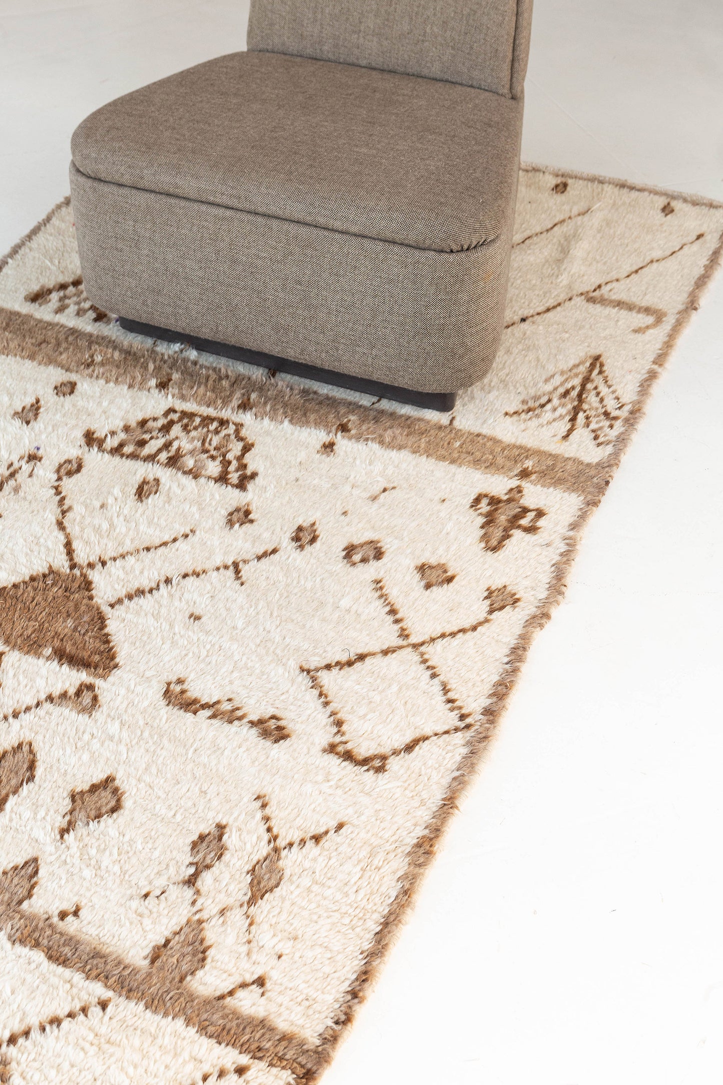 Modern Rug Image 12429 Vintage Moroccan Azilal Tribe Berber Rug