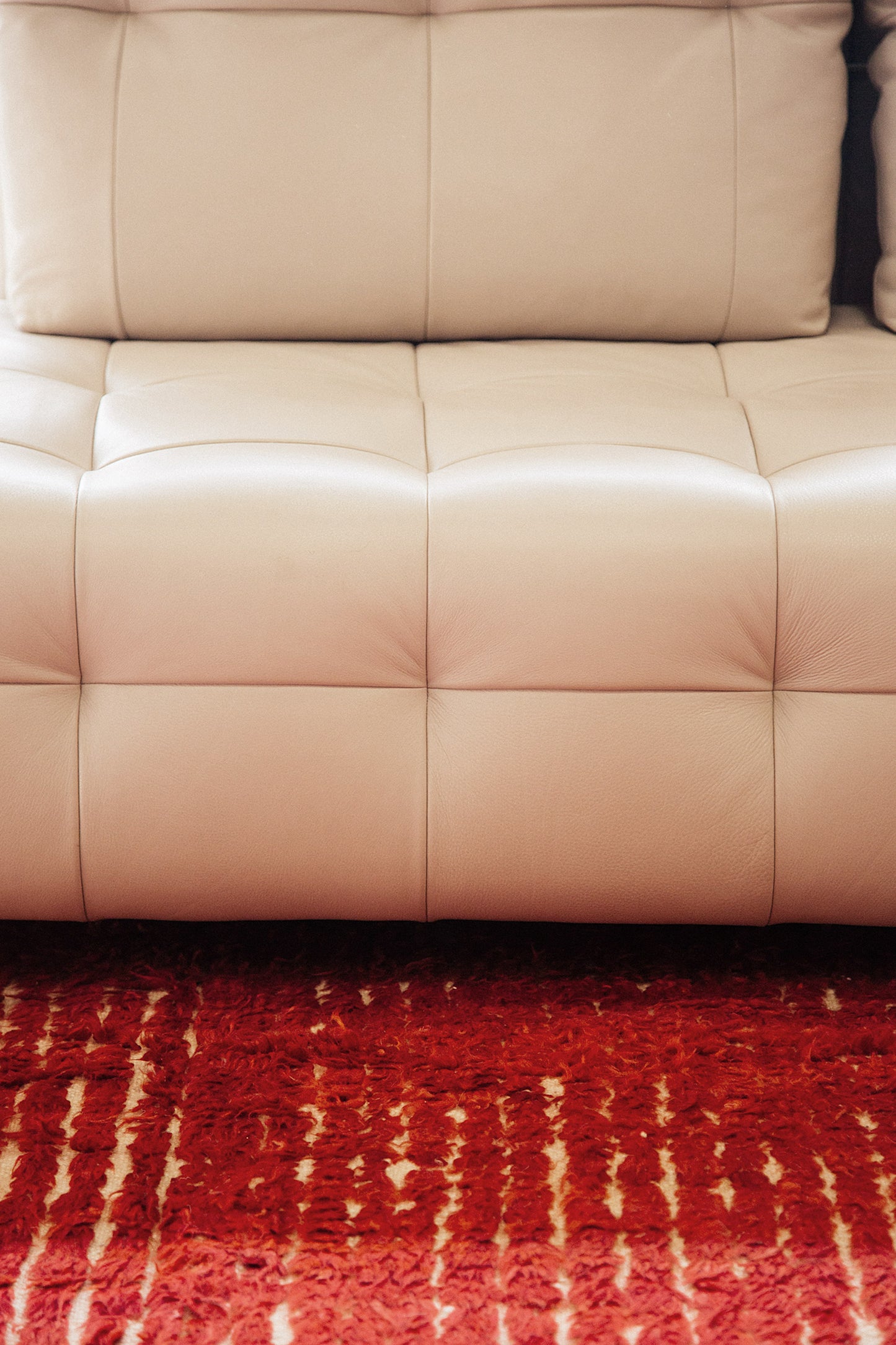 Modern Rug Image 4300 Fohn, Haute Bohemian