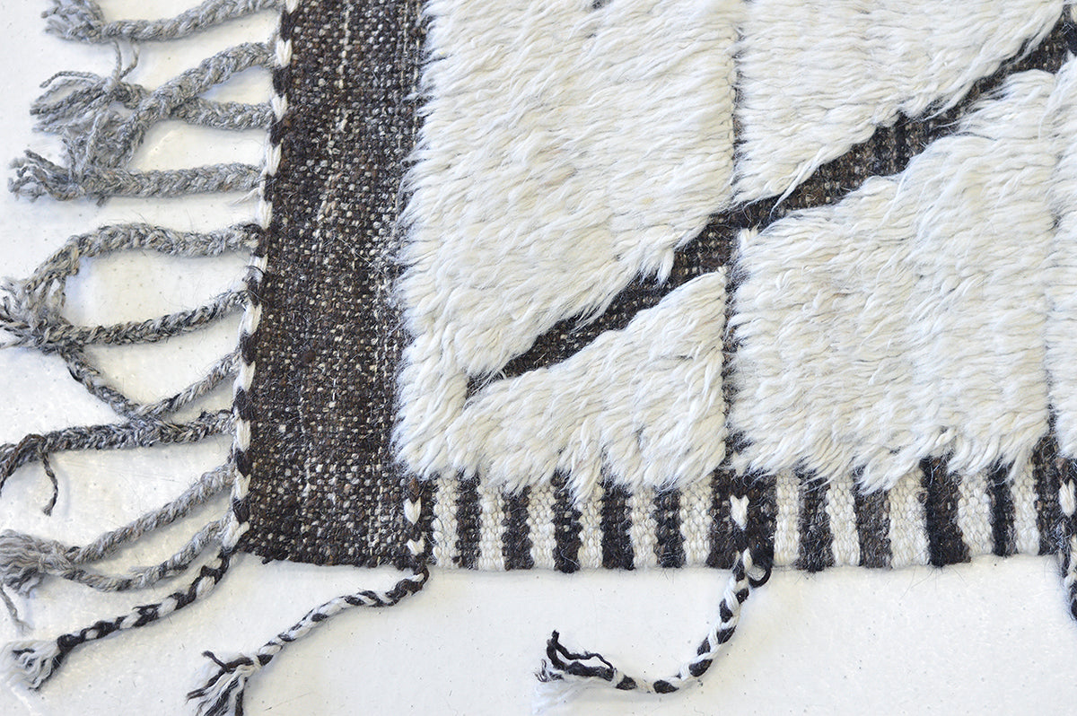 Modern Rug Image 9043 Ostro, Haute Bohemian