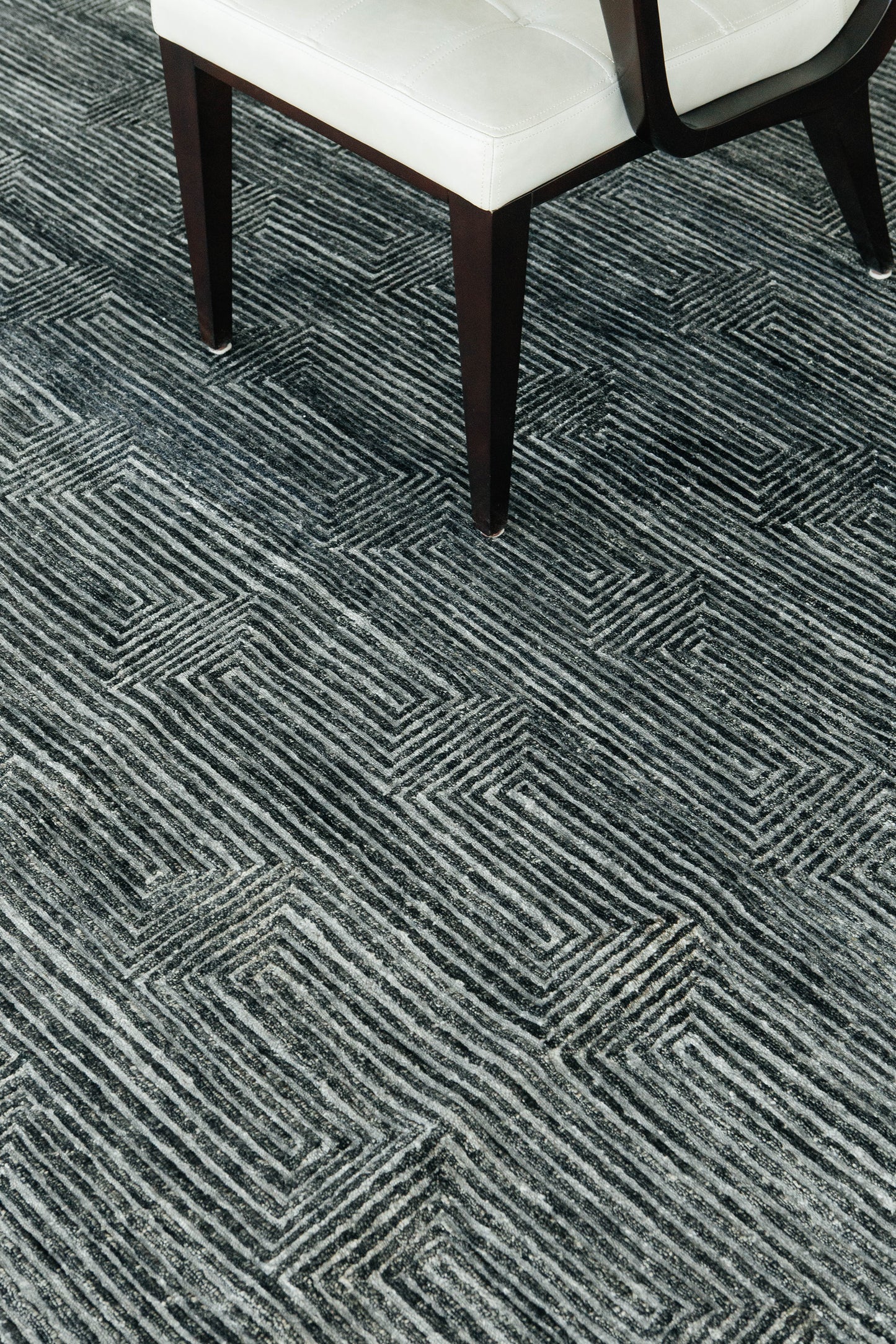 Modern Rug Image 5507 Ishpallur, Elan Collection