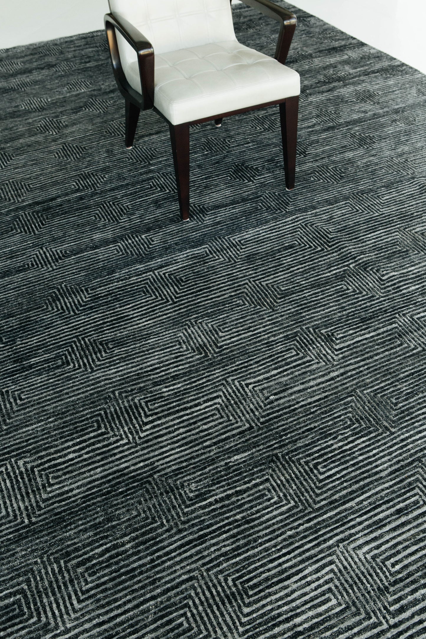 Modern Rug Image 5504 Ishpallur, Elan Collection