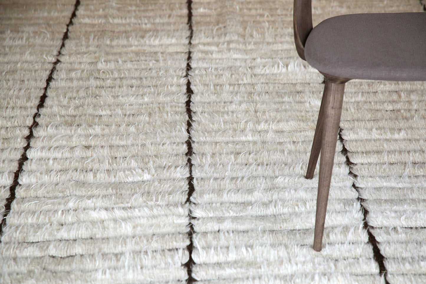 Modern Rug Image 9311 Pommie, Haute Bohemian