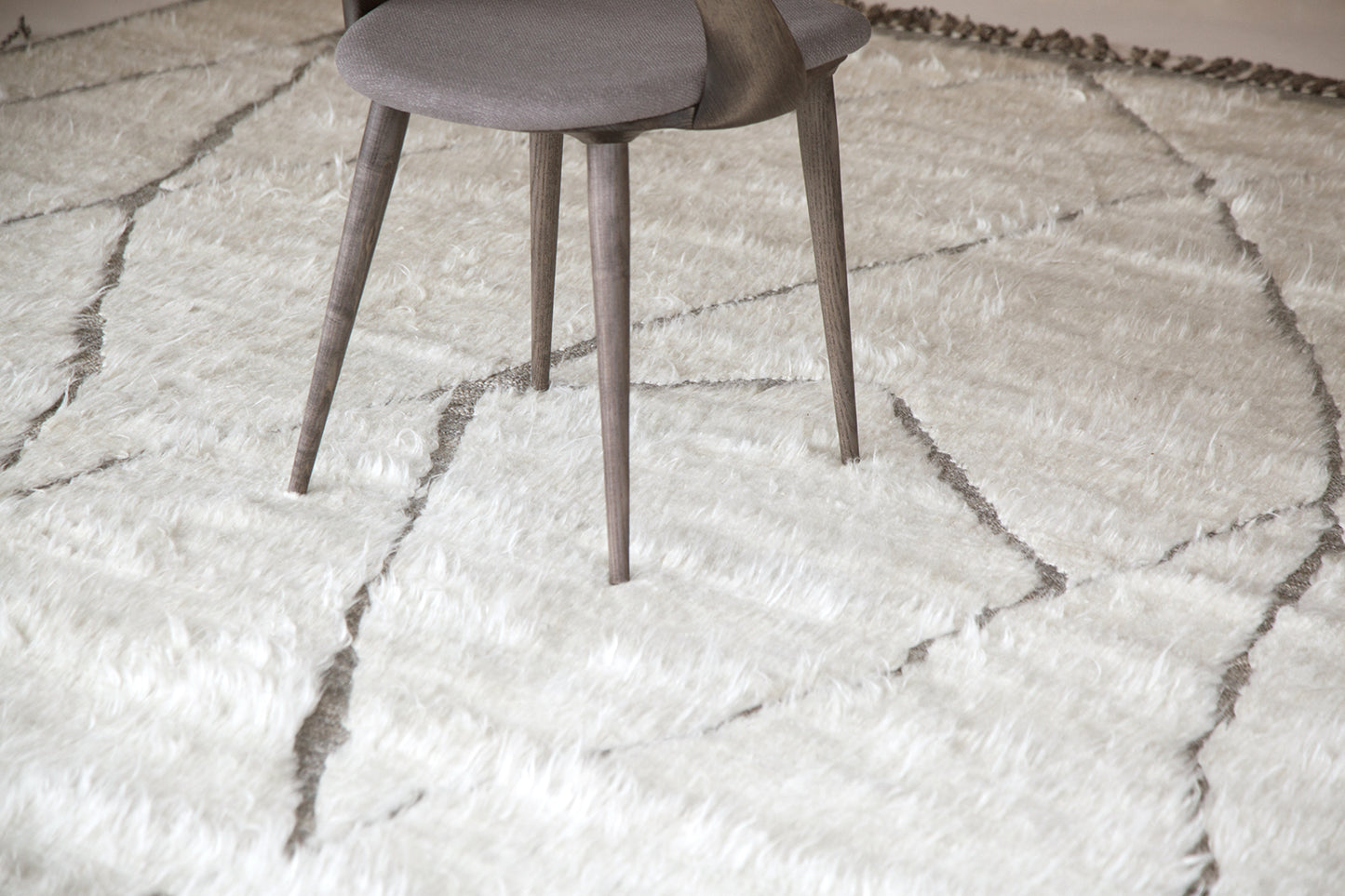 Modern Rug Image 6378 Mago, Atlas Collection