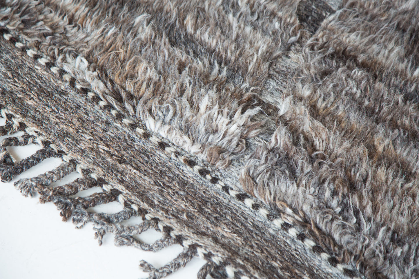 Modern Rug Image 1909 Bise, Atlas Collection