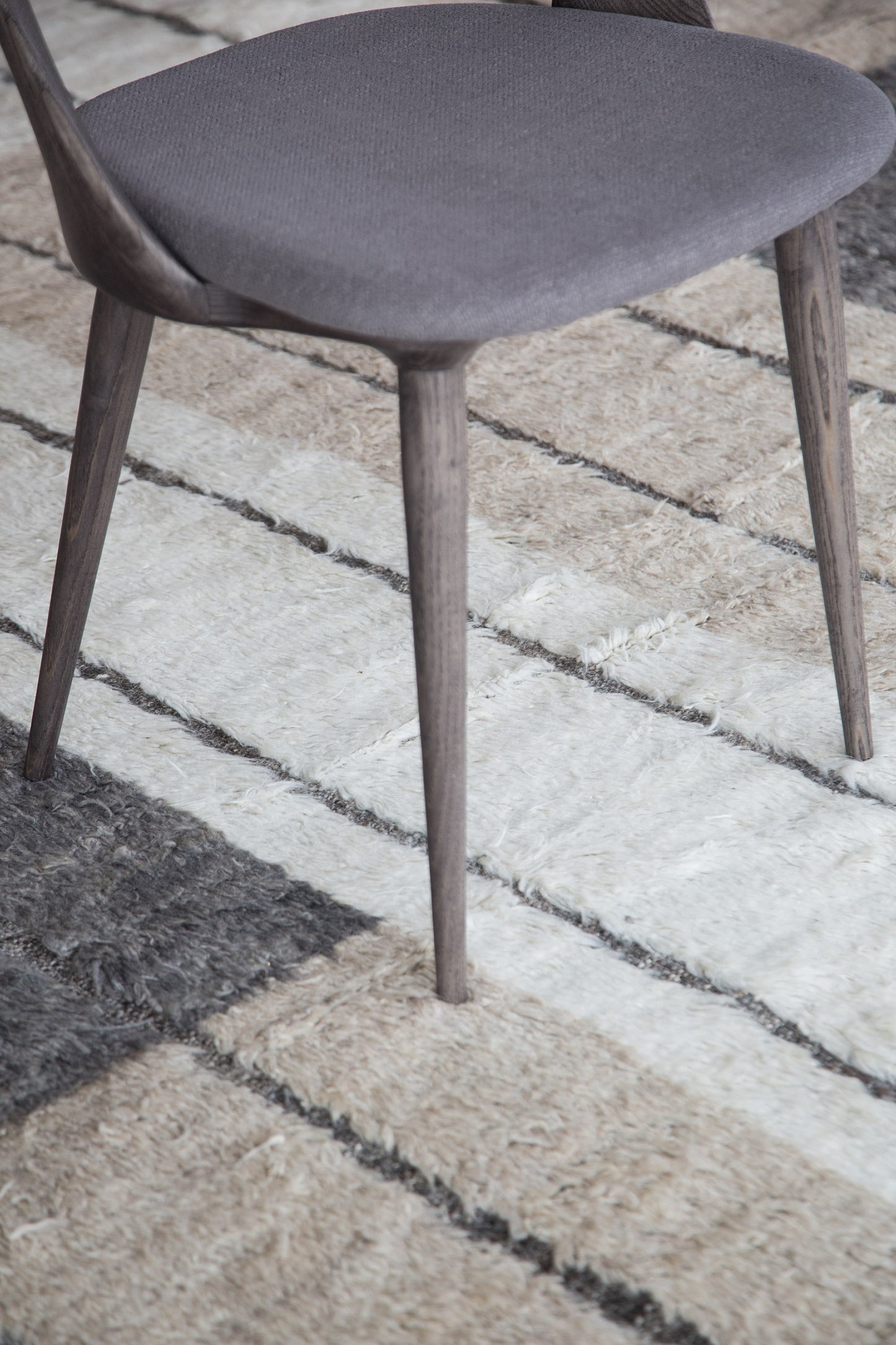 Modern Rug Image 5932 Khazri, Haute Bohemian