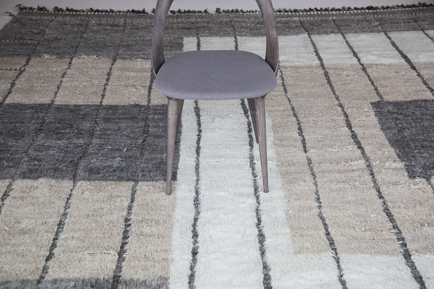 Modern Rug Image 5930 Khazri, Haute Bohemian