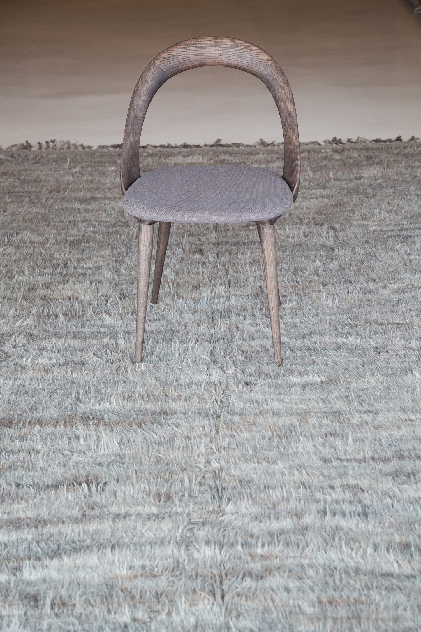 Modern Rug Image 6391 Mago, Atlas Collection