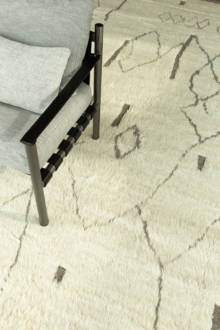 Modern Rug Image 2336 Camrus Trail, Haute Bohemian
