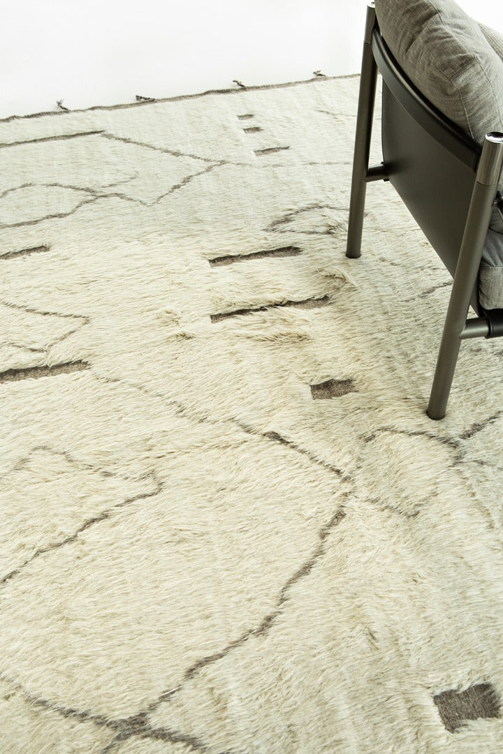 Modern Rug Image 2334 Camrus Trail, Haute Bohemian