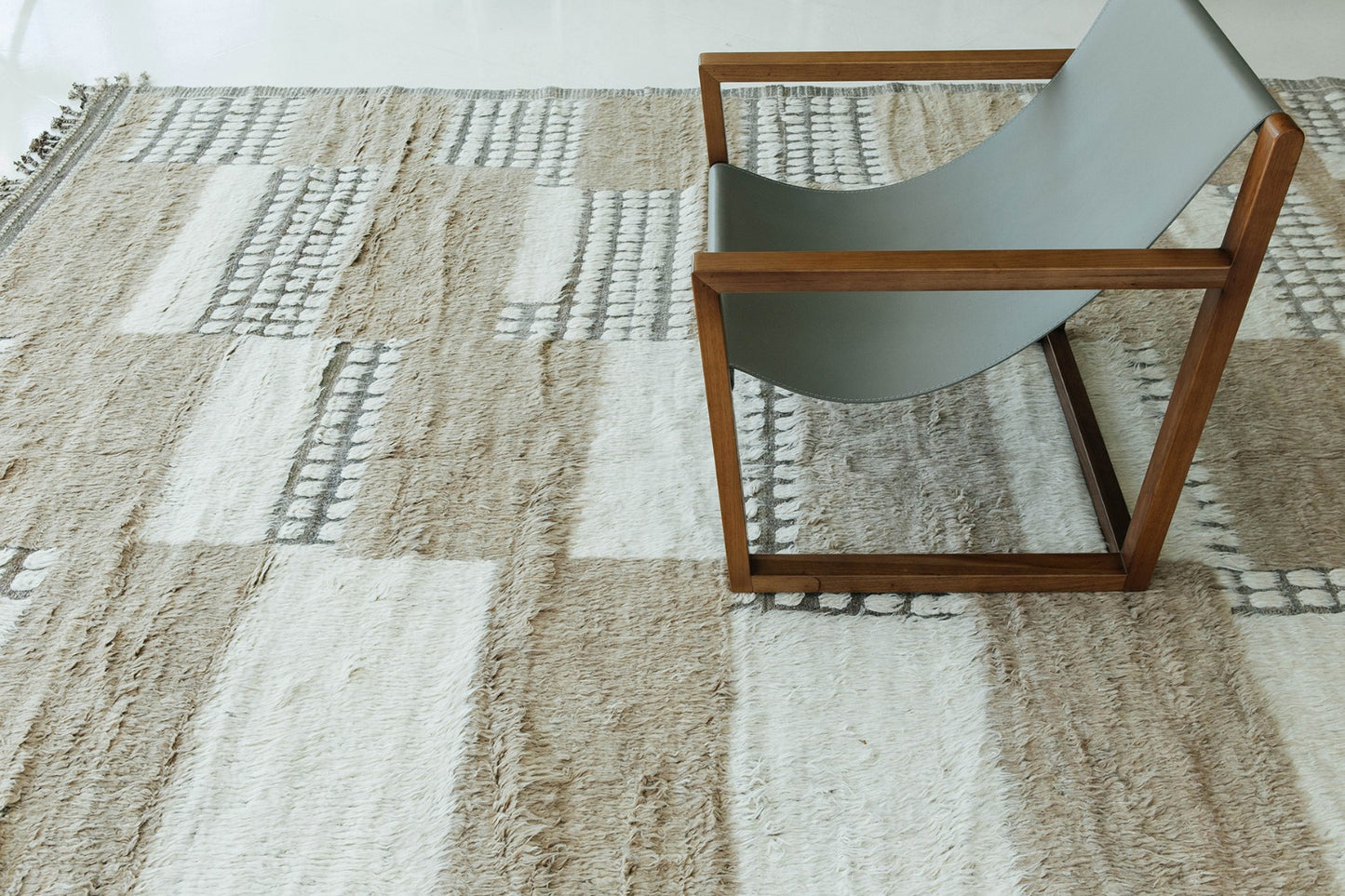 Modern Rug Image 9918 Shahmaran, Kust Collection