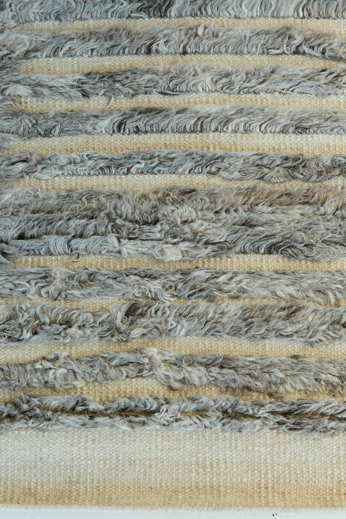 Modern Rug Image 1803 Beshabar, Haute Bohemian
