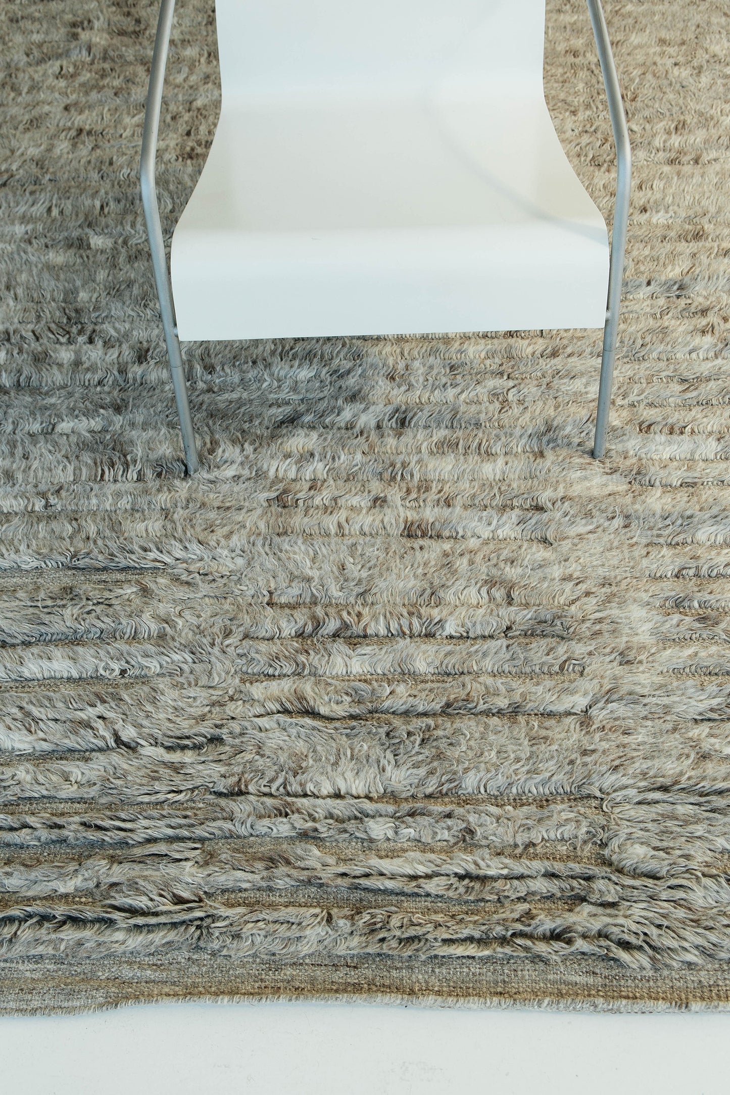 Modern Rug Image 1849 Beshabar, Haute Bohemian