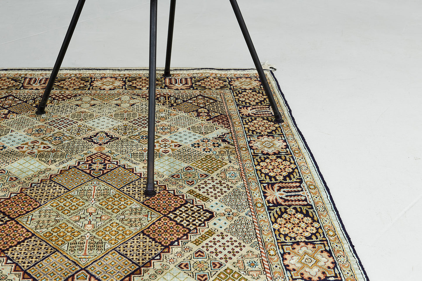 Persian Rug 2572 Fine Persian Pure Silk Qum Joshegan Design Rug 28406