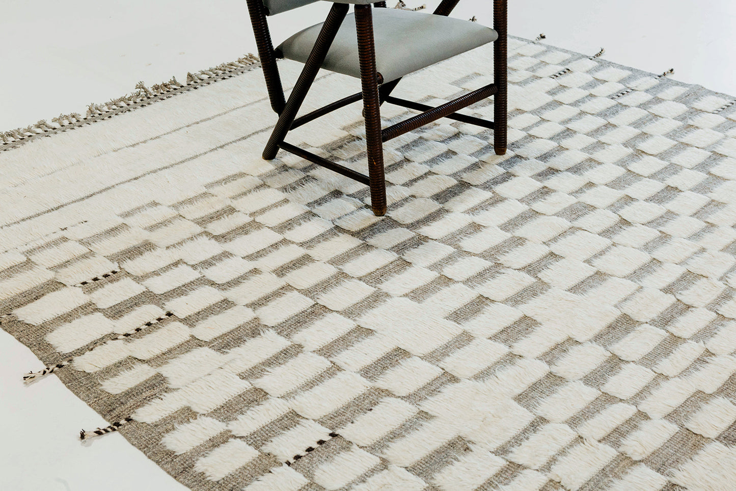 Modern Rug Image 10126 Sirocco, Haute Bohemian