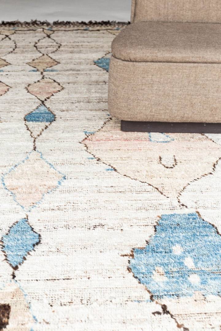 Modern Rug Image 5546 Izil, Atlas Collection, Seasons