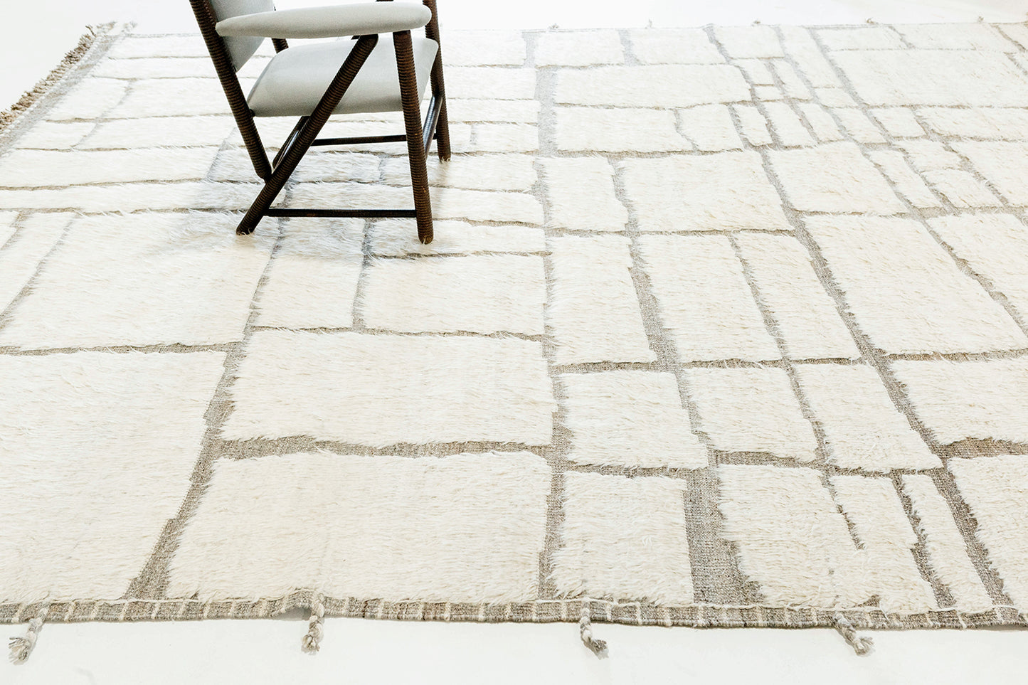 Modern Rug Image 6725 Maziere, Atlas Collection